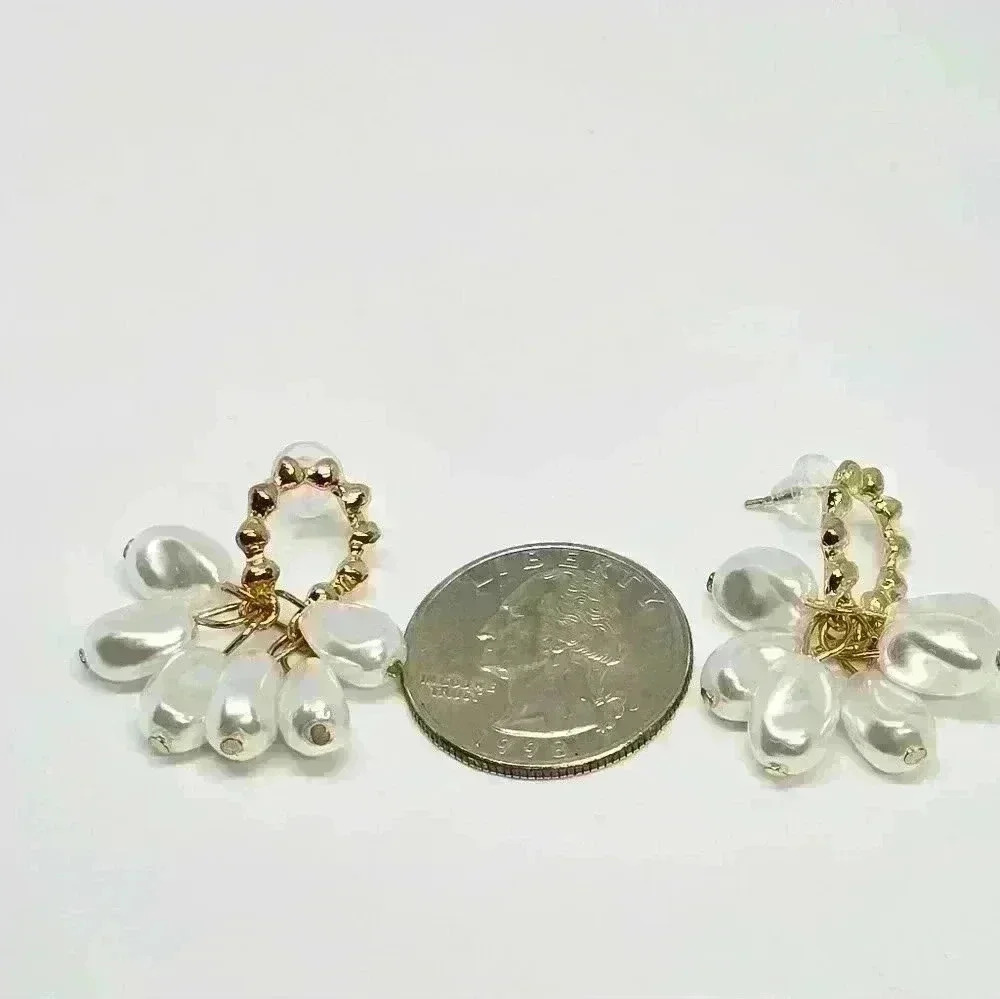 NWOT Elegant Faux Pearl Dangle Earrings - Picture 2 of 2